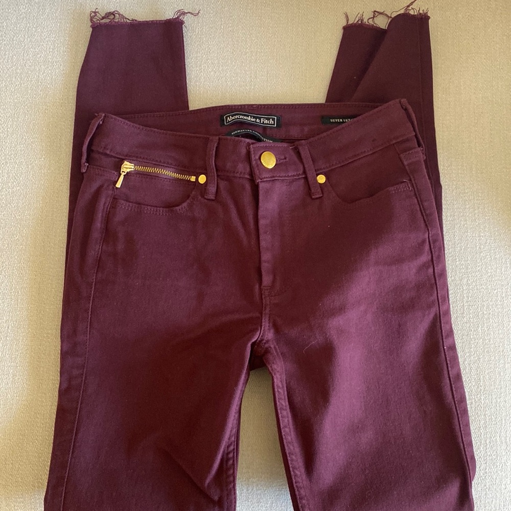 A&F maroon skinny jeans